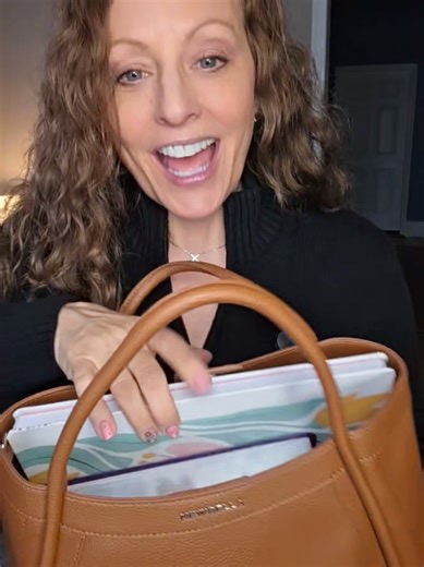 This is the perfect bag for church or Bible Study #handbag #purse #biblestudy