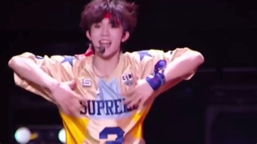 susu闪亮登场-2025一周年演唱会Day1《《LOVE IS DANGEROUS!》2