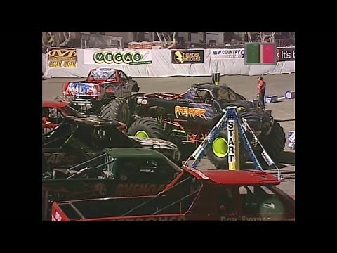 Predator vs Madusa | World Finals 2001 Racing Round 1 | Monster Jam