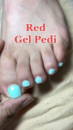 How to Apply Red Gel Polish on Toes