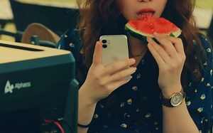 用“韦斯安德森”的方式打开“带电露营”新生活