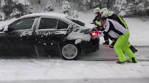 Hundreds rush to German ski resorts