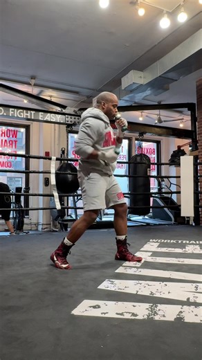 👐👣 Hands & Footwork = One Language in Shadowboxing Shadowboxing isn’t just throwing punches into the air — it’s teaching your body to move as one. Your hands show your intention, but your feet decide your success. When they work in unison, you become smoother, faster, harder to read, and harder to hit. Every punch starts at the ground. Every angle comes from your feet. Every clean combo comes from timing both together. If you train hand–foot coordination, you’re not just learning to fight — yo