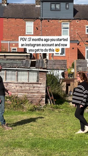 Liam & Nici Linley | DIY’ing two houses into one on Instagram: "ad| We’ve kept this a secret 🤫 Mission: Shoulder to Shoulder 17 months ago, we started this page just sharing our renovation and the crazy bits of DIY we’re doing around the house…and somehow that’s led to this 🤯 building a community bench to bring people together and get people talking shoulder to shoulder. Like actually building something for someone else that’s for such a good cause 🥰 We teamed up with @di
