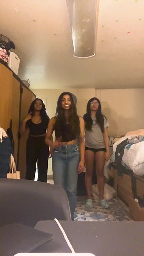 Megan ft. Nia's death drop