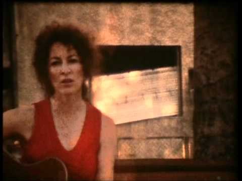 יהודית רביץ - בך לא נוגע - קליפ