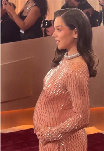 Hailee Steinfeld Shows Off Baby Bump at Golden Globes