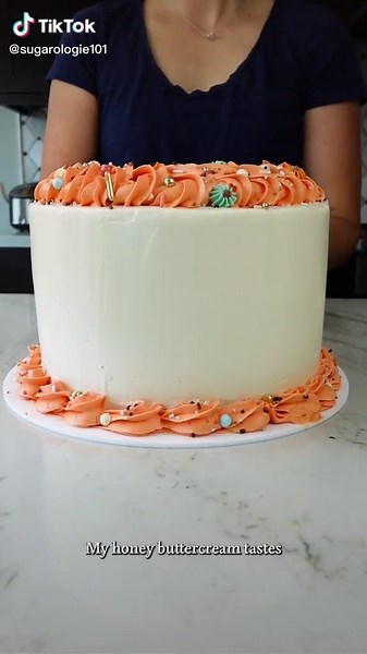 Delicious Honey Buttercream Recipe for Fall Cakes