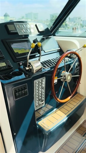 2005 Tiara 3800 Open | Blue Top Yachting