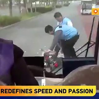 At the Beijing Humanoid Half Marathon, the Unitree H1 robots ran carrying backpacks filled with ice for supplemental cooling.