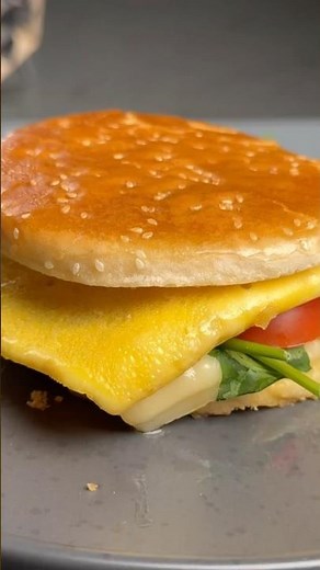 CRISPY EGG BURGER SANDWICH IN A PAN!