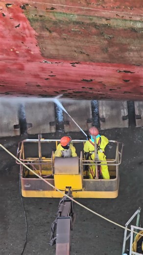 High-pressure water blasting; ship cleaning :Cargo hold cleaning: Hull cleaning:In dock:At sea: