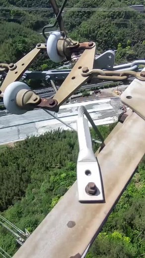 Exploring Cable Car Systems: Mechanics and Scenery