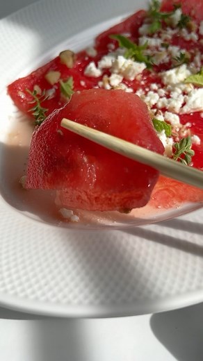 The most refreshing recipe! On repeat today and highly recommend before the season is over 🍉 ⠀⠀⠀⠀⠀⠀⠀⠀⠀⠀⠀⠀ ½ small watermelon drizzle of honey (or hot honey) good-quality feta (measure with your heart) crushed walnuts (measure with your heart) a few sprigs of fresh herbs, such as mint or thyme ⠀⠀⠀⠀⠀⠀⠀⠀⠀⠀⠀⠀ ✨You can find the full printable recipe with all tips and directions on my website which is linked in my bio. You can also search for the recipe in the search bar of my website by typing WATER