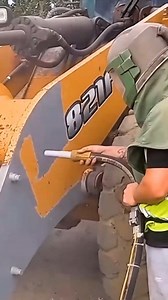 2.7M views · 10K reactions | Como removem tinta? #curiosidades #tecnologia | Coisas Curiosas | Facebook