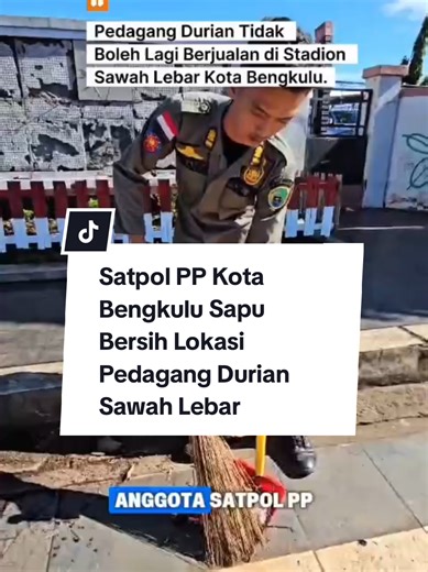 Satpol PP Kota Bengkulu sapu bersih lokasi pedagang durian di Stadion Sawah Lebar Kota Bengkulu. Pedagang di imbau tidak berjualan lagi.... @sahat_situmorang @sahat_m_situmorang @ppd.satpolppkotabengkulu #satpolppbengkulupedagangdurian #satpolppkotabengkulu #pedagangmusimandurian #pedagangdurianbengkulu