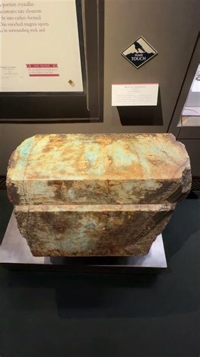 1,430‑Pound Aquamarine – Smithsonian Museum of Natural History