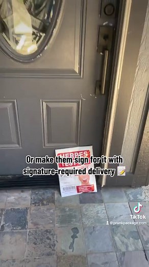 Pro Tip: Prank your friends with style! 藍✨ #funny #prank #glitterbomb #fyp #pranks #reels #haha | PrankPackage.com | Facebook