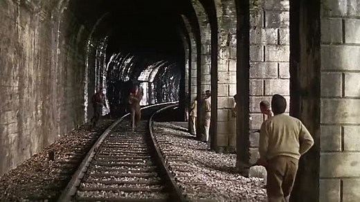 Von Ryan's Express (1965) Frank Sinatra, Trevor Howard, Raffaella Carrà