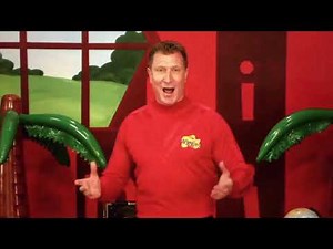 Simon sings we are on our way to Wiggle show in opera