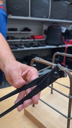 Twist and cut in one go – that's the easy way to tie rebar. With the KNIPEX High Leverage Concreters’ Nipper 99 10 250, you tie rebar with less effort and full reliability. Here’s why this tool delivers on site: ✅ 25% less effort thanks to the high-leverage joint ✅ Slim design – perfect even for deep-lying rebar ✅ Twist and cut binding wire in a single step Every wire connection sits tight – whether on reinforcing steel or formwork mesh. KNIPEX Concreters’ Nipper – because tying rebar doesn’t ha