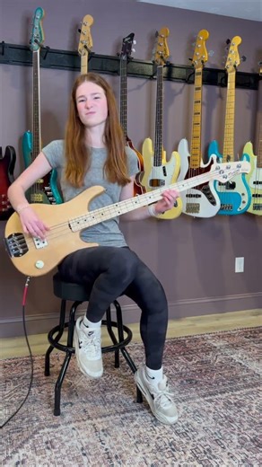 Testing out the new Joe Dart 1 bass!