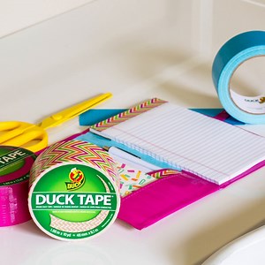A colorful, create-your-own organizer for the new school year. What a bright idea! 💡📔 Learn How To: http://ms.spr.ly/duck-tape-school-organizer | Duck Tape