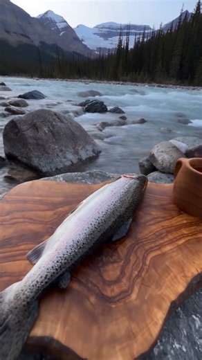 I Cooked a Fresh Trout Beside a Mountain River 🔥🐟 | Wilderness Cooking #shorts #wildlife