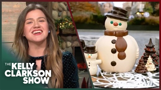 Kelly Clarkson Tries Christmas Candy From Li-Lac Chocolates NYC!