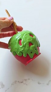 D¡sney's Poisoned Apple Recipe with a twist 🍎 Try my version with browned butter caramel, it's too good to pass ✔️ Caramel Ingredients: 1 cup unsalted butter, room temperature 1 cup light corn syrup 2 cups light brown sugar, packed 14 oz (1 can) sweetened condensed milk 1/2 tsp pure vanilla extract Candy Coating Ingredients: 2 cups red melting wafers (I use stoverandcompany ) 1 cup green melting wafers (stoverandcompany ) Directions: Wash and scrub the apples with mild dish soap and brush to re