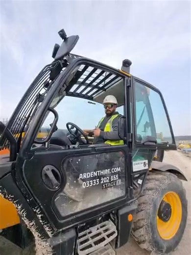 Telehandler Operators UK | As telehandler operators our biggest pet hate is people parking in stupid places and a messy site 😂 my boss likes his A.I app 😂😂 | Facebook