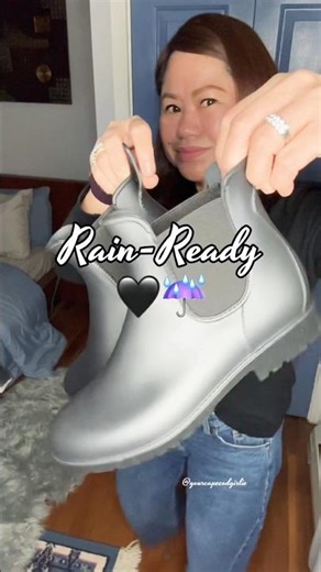 Raining? No Problem | Effortless Rainy Day Outfit