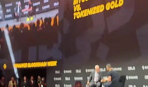 CZ handed Peter Schiff a gold bar and told him it supposedly came from a high-ranking official in Kazakhstan — complete with a serial number. Then he asked Peter straight up: “Is this actually real gold?” Peter picked it up, turned it over a few times, and admitted he honestly couldn’t tell. He said he knows his own gold bracelet is genuine, but with a random bar there’s just no way to be sure on the spot. CZ’s whole point was to highlight one of Bitcoin’s biggest advantages: on the blockchain, 