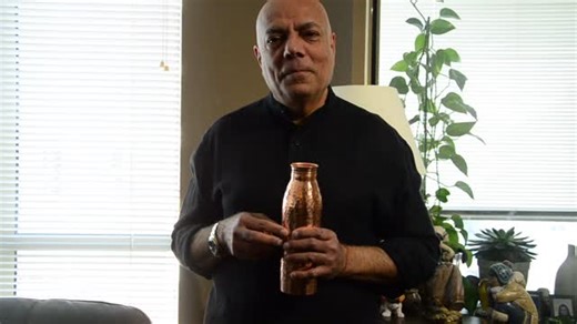 Your copper bottle cleaning hack is HERE! 🧼 No harsh chemicals, just 2 ingredients from your kitchen. In under a minute, you can have it looking brand new. Save this for your next cleaning day! Pro-Tip: For stubborn stains, let the lemon / vinegar and salt paste sit for 10-15 minutes before scrubbing. What’s your favorite way to clean copper? Let me know below! 👇 #CleaningHack #LifeHack #DIY #CopperClean #KitchenTips #HomeHacks #QuickClean #Reels #ReelsInstagram #HomeCare #kaarigarhandicrafts 