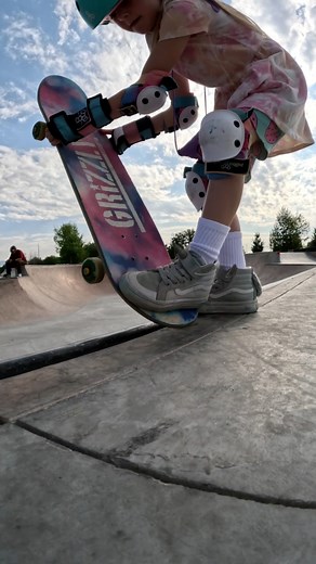 Becoming independent setting up her board on her own to drop in #skateboard | Rowley Adventures