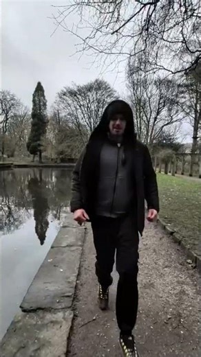 Monty Python Intro ******