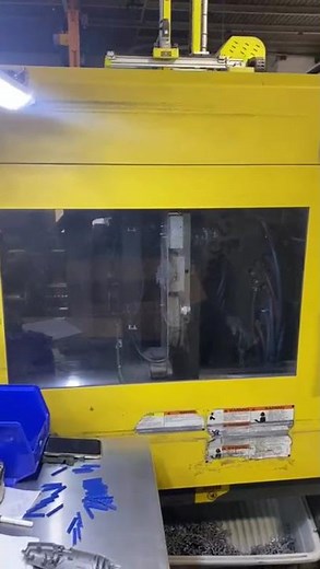 275 Milacron model Robsohot S2000i Electric Plastic injection molding machine