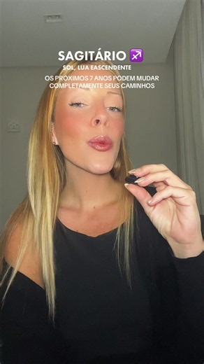 ♐️ Sagitário… os próximos anos podem mudar muita coisa. Urano entrou em Gêmeos e começa um dos movimentos mais importantes para quem tem energia forte em Sagitário. Esse é um trânsito raro. Urano leva cerca de 84 anos para completar uma volta pelo zodíaco — ou seja, essa energia não acontece toda hora. E agora ele chega em oposição ao seu signo. Na astrologia, a oposição muitas vezes aparece através do outro: pessoas que chegam, relações que mudam, conversas inesperadas, situações que mostram no