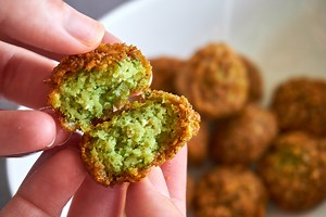 Falafel Feasting: Washington DC's Must-Try Hotspots