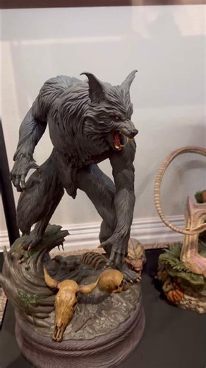 VAMPIRE & WEREWOLF STATUES!