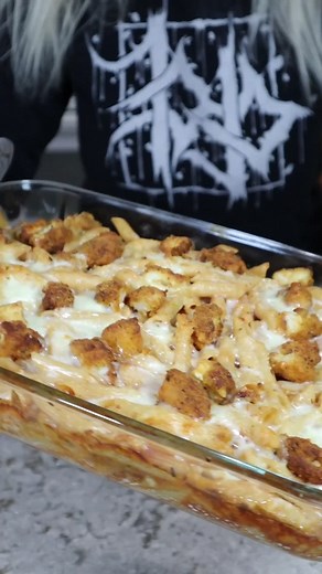 Dollar Tree Chicken Parmesan Pasta $10 Dinner to feed 6 to 8 people #groceriesonabudget #feedinglargefamilies #dollartreedinners #dollartreecooking #eatingonabudget #cheapdinnerideas