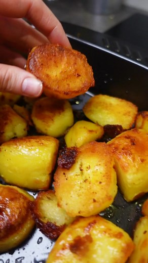 Perfect Roast Potatoes Recipe for Christmas | How to Boil and Roast 25 Potatoes