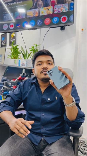 Mobile Fixit - Samsung Fold Specialist | Pune on Instagram: "Samsung S22 Ultra Suddenly DEAD? 😳 Won’t Turn ON at All? Why does Samsung S22 Ultra suddenly go dead and won’t turn on? This is NOT a software issue. In 90% cases, the real reasons are: ⚠️ PMIC / Power IC failure ⚠️ CPU & RAM IC dry due to overheating ⚠️ Short circuit after update or heating If your S22 Ultra shows no display, no power, or keeps going dead, motherboard-level diagnosis is required — not reset or flashing. At MobileFixi