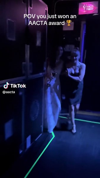 Phoebe Tonkin Wins AACTA Award Moment