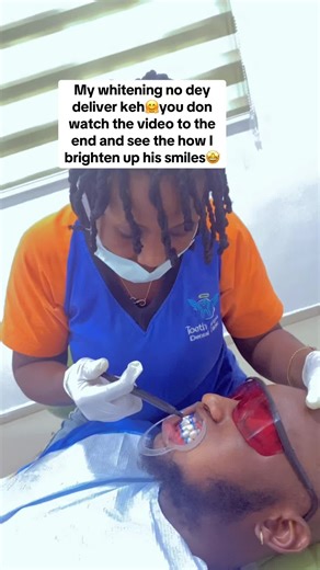 The weekend is here🤩treat yourself to a whitening session and let your smile to the taking🥰✨#followmypage✅ #teethwhitening #classicsmilesandsparkle #scalingteeth🦷 #goviral