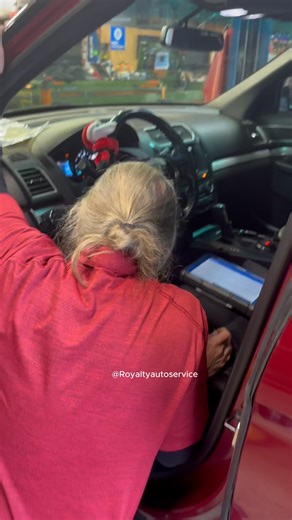 Great lesson by the professor! #ford #fordexplorer #airbag #cartok #automotive #mechaniclife #diagnosis #technician #mechanic #dealership #truck #usedcar #fyp #foryou #stitch #duet | Sherwood Cooke