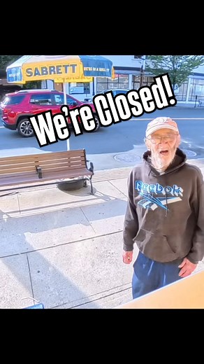 He wouldn’t accept that we were closed. He really wanted some chili dogs with out hella hot seasoning #hotdog #sabrett #devildogs #foodtruck #workfun | Devil Dogs HD