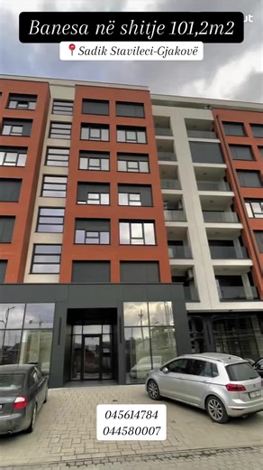 🏡 Banesë e Gatshme për Banim – 101.2 m² | Super Lokacion Shitet banesa me sipërfaqe 101.2 m², në katin e 5-të, me orientim Jug–Lindje, e vendosur në një nga zonat më të kërkuara të Gjakovë. 📍 Lokacioni: Rr. Sadik Stavileci (te Rekordi) Organizimi: \t•\t2 dhoma gjumi \t•\tQëndrim ditor me kuzhinë & tryezari \t•\tBanjo WC \t•\tShpajz \t•\tParahyrje ℹ️ Laminati dhe sanitaret përfshihen në marrëveshje 💶 Çmimi: 81,000 € 📞 Info: 045 614 784 – Gramoz Zherka 044 580 007 – Arber Zuka #realestate #ban