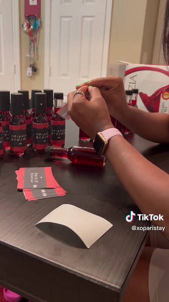 DIY Mini Wine Bottles for Friendsgiving and Christmas