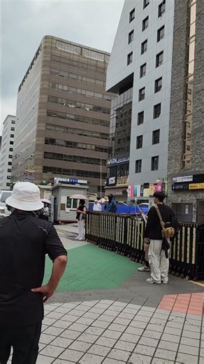 2026년 8월 26일 #국짐당 해체 본부의 #인간 #쓰레기들 지나가며 #삿대질하며 #뭐라 하자. 우리 #민주 시민 #대응한다~ #시청 구독 꼭.